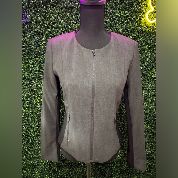 Calvain Klein Gray & Black Blazer. Size 6 - Picture 2 of 6